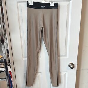 Authentic ALO Yoga Tan Leggings with Elastic Waistband and Matte Finish